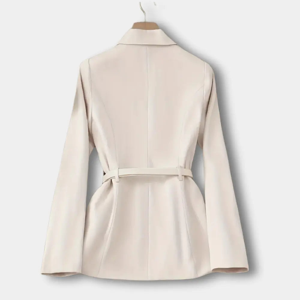 Blazer med bælte og markeret talje til Kvinder – Ada