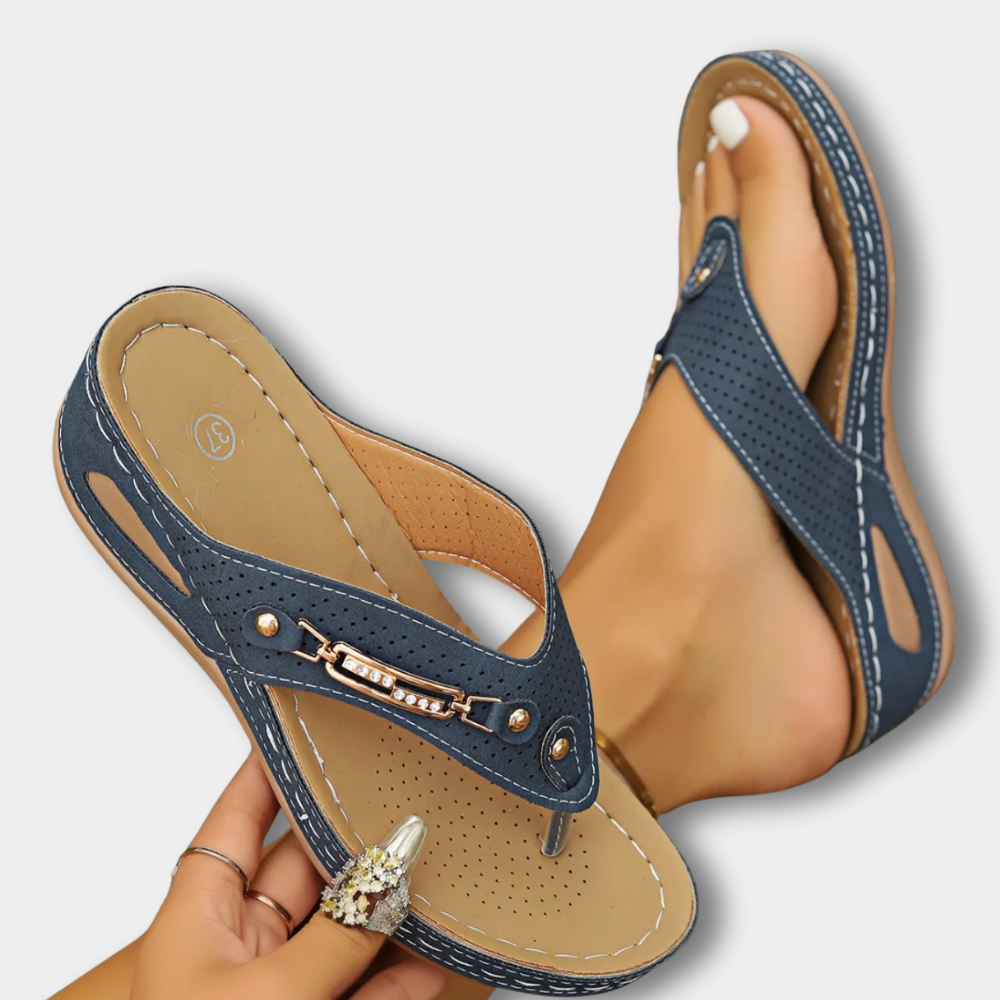 Slippers med udskæringer og gulddetaljer til kvinder – Eula